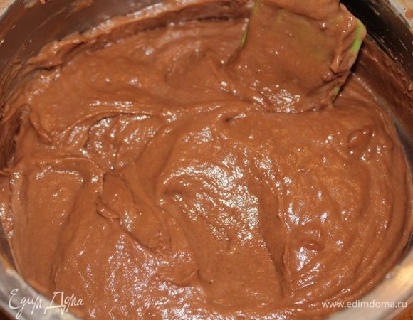 Должно получиться гладкое, блестящее однородное тесто.