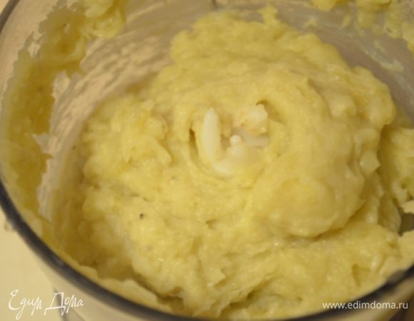 Шоколад ввести в  банановое пюре и размешать.