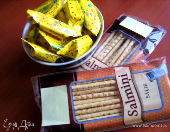 Продукты... По-латышски salmini означает соломка! Я взяла даже солёную, так как сладкого здесь хватает))) Но Вы берите любую, можно с разными добавками (маком, сезамом).