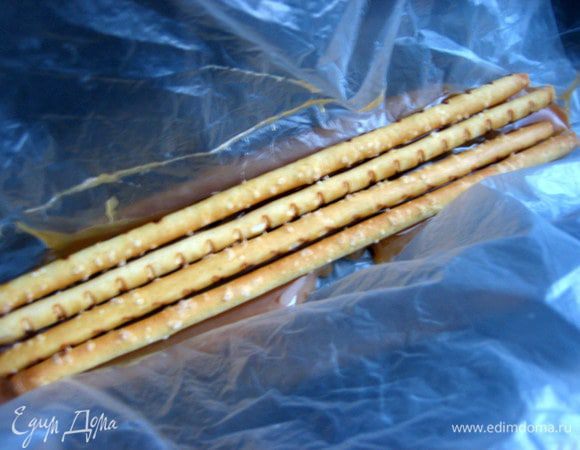 Сверху немного соломки...