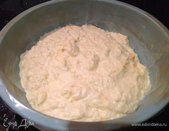 Влить в смазанную маслом форму, выпекать при 160 градусах примерно 1 час. Готовность проверить зубочисткой.