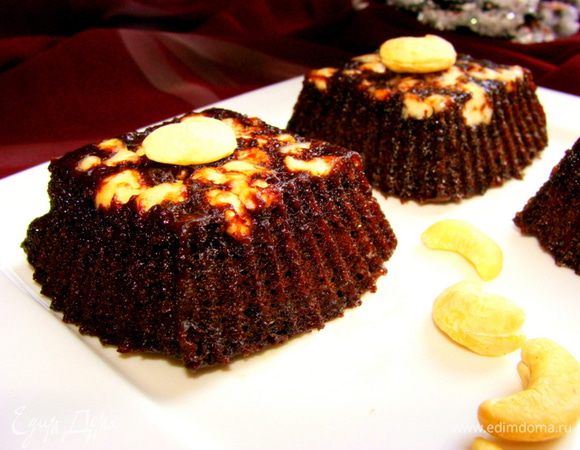 Вынуть из микроволновки, дать остыть. Перевернуть на тарелку.