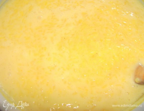 Рис отварить до готовности с солью и куркумой (куркума по желанию), за 10 минут до окончания варки добавить молоко. Рис должен разбухнуть по максимуму (на фото рис после того, как я добавила молоко).