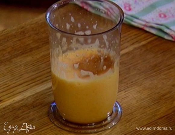 Яйца с сахаром взбить в пышную массу, добавить корицу и перемешать.