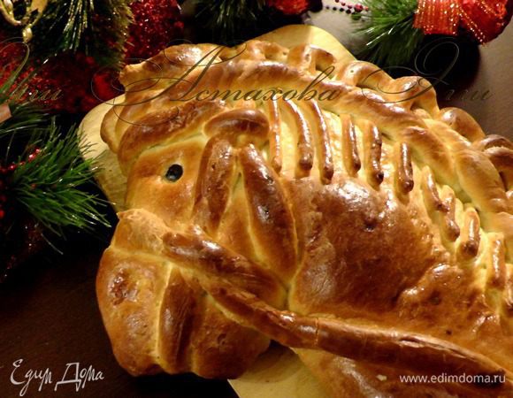 А затем ставлю в духовку выпекаться при температуре 200 градусов в течении 40 минут. Время может варьироваться в зависимости от работы вашей духовки. Вообщем, проверяйте готовность спичкой, если вышла сухая, то пирог готов.

Вот такая красота получается!! 