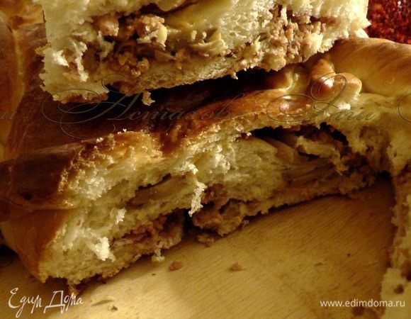 С тестом легко работать. Я очень люблю это тесто. Это мой любимый рецепт!!! Опробован неоднократно. Очень удачный! И кстати пирог долго не черствеет, а остается мягким и вкусным!
Дольше его описывать, чем готовить.... Готовьте, пробуйте и наслаждайтесь!

Готовьте с удовольствием! Приятного аппетита!
С наступающим праздником!