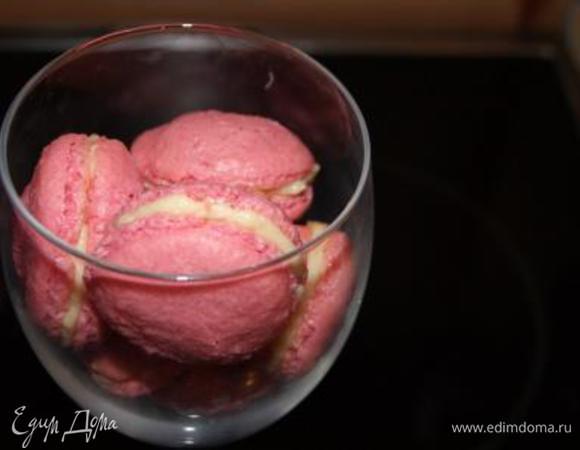 Готовые половинки скрепить с помощью крема. Можно пить чай=) Если хватит терпения... если печенье немного постоит в холодильнике, будет вкуснее!