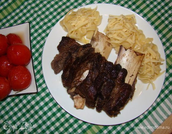 Подавать с картофельным пюре или спагетти. Смачного :)