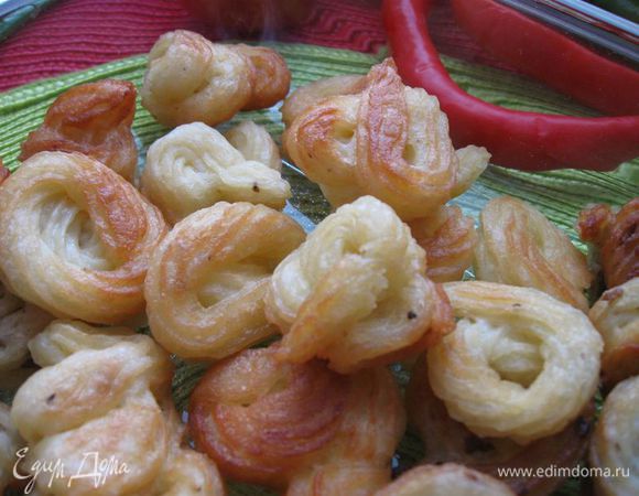 Готовность определить по характерной корочке. Вынуть на бумажное полотенце, чтобы убрать излишек жира. Посыпать измельченной зеленью. 
Приятного аппетита!

