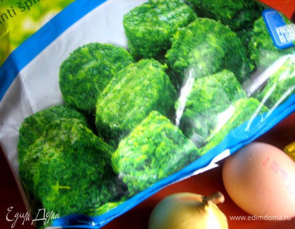 Заранее достаём шпинат... Я купила вот в таких мини-брикетиках, каждый по 25 грамм.