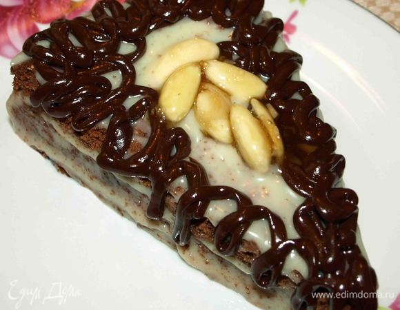 Обмазать кремом из белого шоколада верх и бока коржа, сверху накрыть срезанной крышкой и обмазать ее. Сверху обмазать глазурью из темного шоколада. Она должна стекать по бокам. Можно просто кондитерским шприцем пустить шоколадную волну. Здесь полет фантазии и желание. Можно украсить орешками.  Приятного аппетита!

