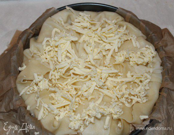 Натереть остатки масла, сделать надрезы ножом  и выпекать в духовке при температуре 160-180 градусов до румяной корочки 30-40 минут (у меня ушло 25 минут).