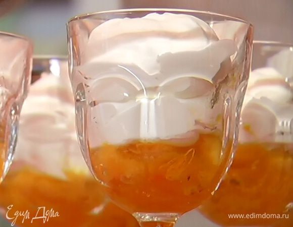 Бокалы с десертом отправить в холодильник.