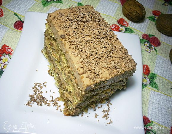 Утром достаем наш торт. В предвкушении близкого знакомства с ним, наливаем чашечку горячего чаю или кофе, отрезаем кусочек торта и наслаждаемся. И пусть весь мир подождет))) Приятного аппетита!!!