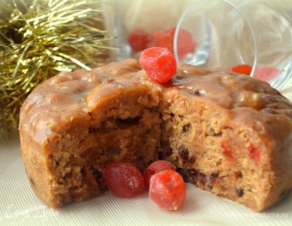 Готовый пудинг остудить и подать на стол на красивом блюде. Полить оставшимся медом.