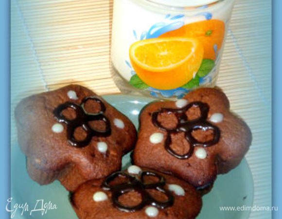 Выложить тесто в формочки. Выпекать при 200-210°С около 20 мин. Очень нежные и вкусные маннички. Сверху можно посыпать сахарной пудрой или как я... украсить карандашами-рисовашками. 