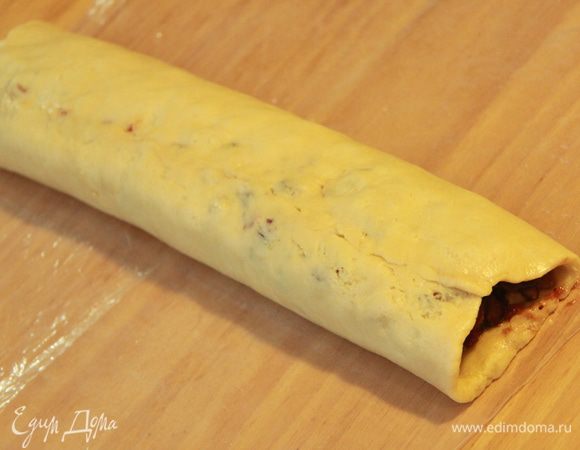 Края соединяем и защипываем по всей длине.