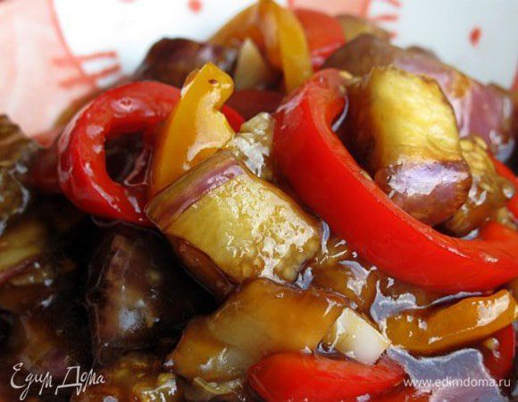 За день до приготовления блюда, куриное филе замариновать в  соусе из                 2 ст.л оливкового масла, 1 ст.л соевого  и 1 ч.л меда, соль чеснок, поставить на ночь  в холодильник.