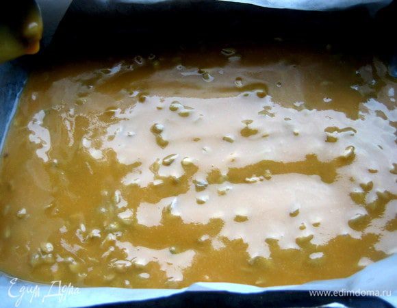 Даём остыть ровным слоем и потом убираем в холодильник.