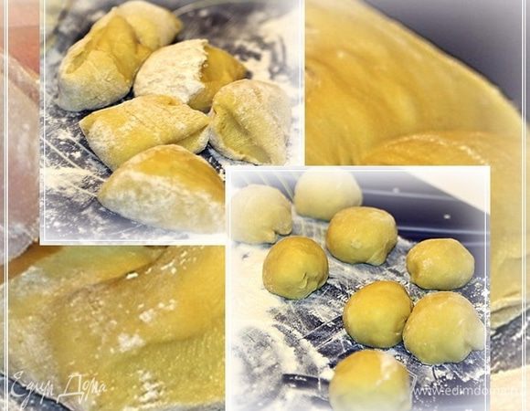 А дальше режем. Сначала на колбаски, потом на кусочки и формуем шарики. Вот такие.