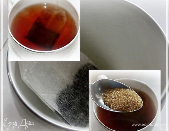 А тем временем чаек заварим. В небольшой чашке, чтобы покрепче получился. В чашу ложки полторы столовой (да – да, я не оговорился – столовой) сахарку насыплем и хорошо перемешаем.