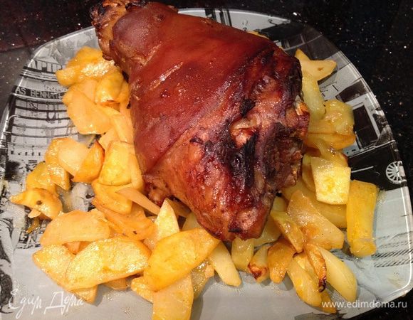 Подавать рульку с картофелем или тушеной капустой. 

Приятного аппетита!!!