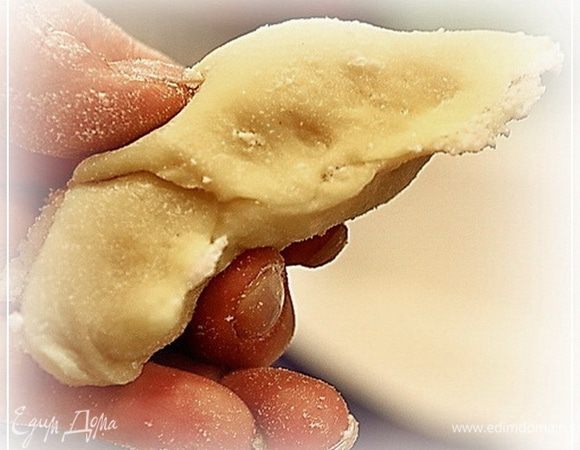 А потом низ залепим аккуратно. Донышко такое сделаем.