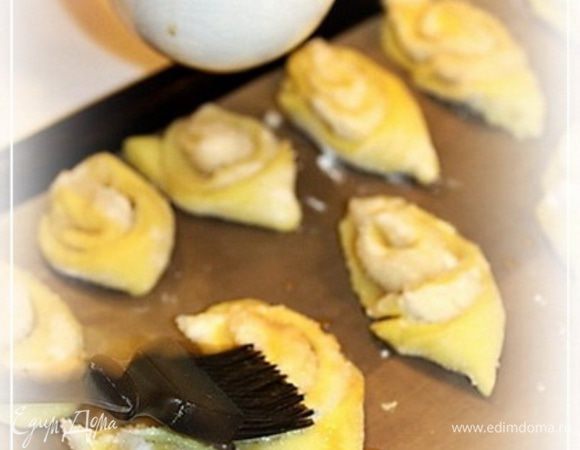 Внимание! Чаем смажем только перед тем, когда противень в духовку придет время ставить.