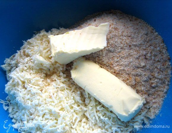 Отрежем сливочное масло,грамм 50.