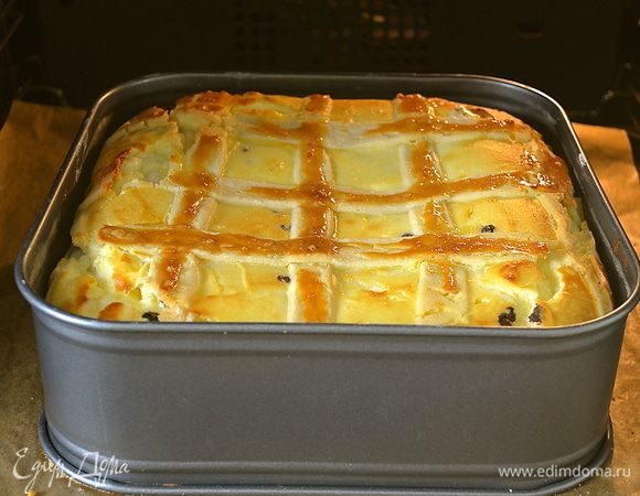 После выпечки слегка приоткрыть духовку и дать сырнику постоять внутри еще 1 час.