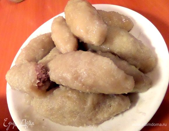 Всего у меня вышло 12 штук, но если крупнее делать, то меньше будет))) Можно и так подать со сметаной, но мы сделаем по правилам, с зажаркой)))