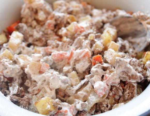 Добавить сметану, перемешать.