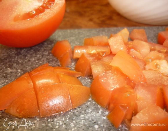 А мы тем временем порубаем помидорки...