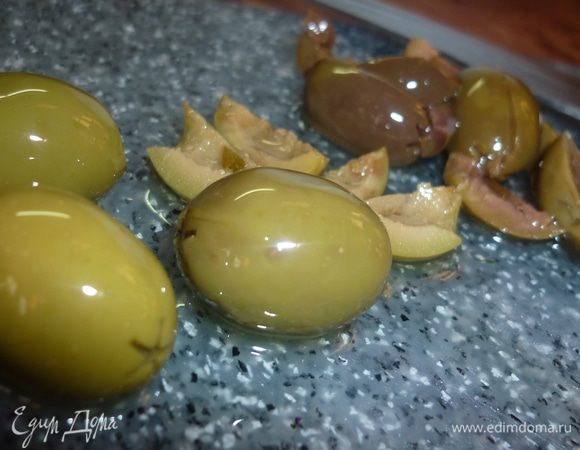 Оливочки. Тут их цвет зависит только от ваших вкусовых пристрастий. Я больше зелененькие жалую.