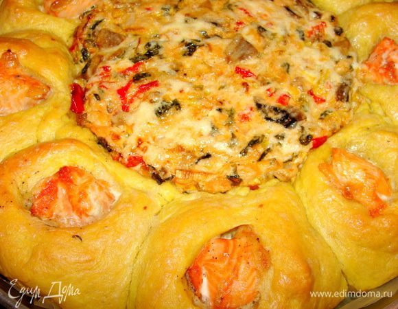 За 10 минут до готовности, помазать яйцом или майонезом для глянцевого вида.