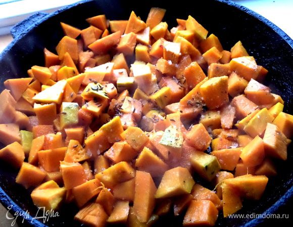 Добавить тмин,соль и любые ароматные травки.