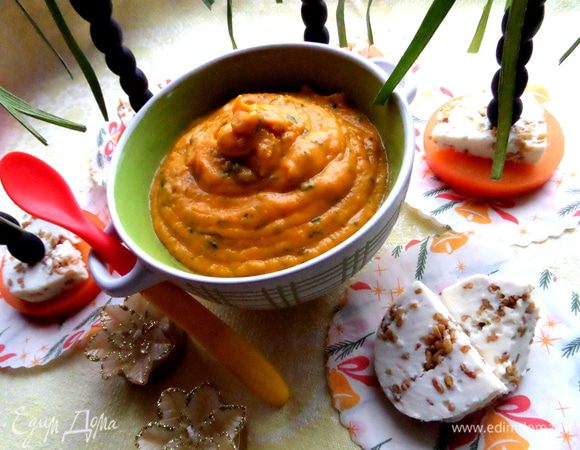 Очень вкусный нежнейший супчик с ореховым ароматом...,а про "пальмы" на заднем плане расскажу в следующем рецепте))))