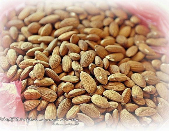 Вот она … наша «дойная» корова. Миндаль.