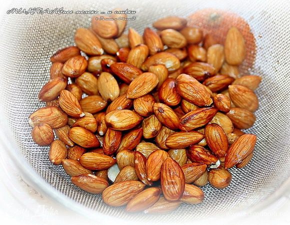 Откинуть на сито, обдать холодной водой.