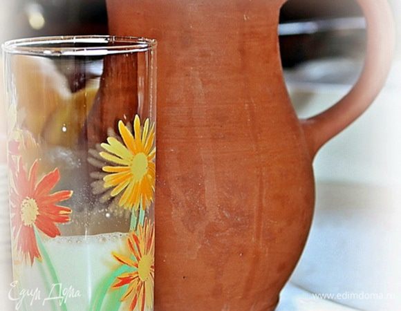 Тоже пока поставим в место прохладное. Пусть охлаждается.
А потом. Потом и сливки и молоко можно употреблять в привычном для нас виде и способом традиционном. Не поверите, получился продукт и вкусный и весьма, что называется высокой жирности.
Ангела вам за трапезой!!!
