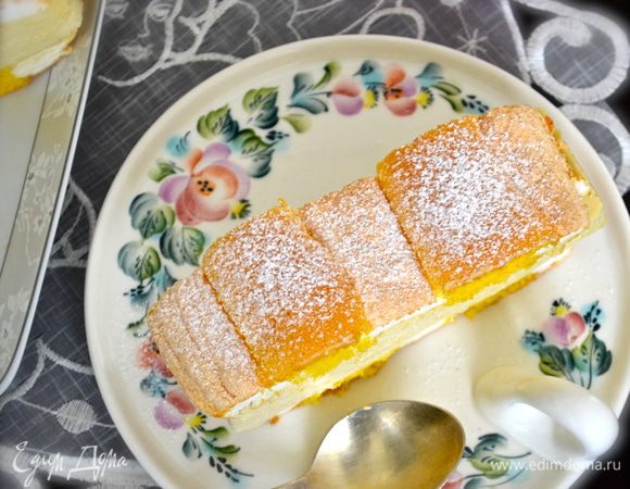 КСТАТИ, эти пирожные превосходно подходят для глубокого охлаждения (заморозки). Нарезанные пирожные заверните в фольгу и заморозьте в морозилке. По мере необходимости просто доставать и размораживать их. Хранить таким образом не более 2 недель. )))))
