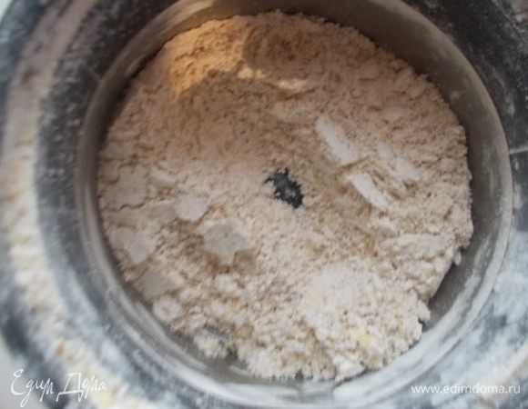 Овсянку измельчить в кофемолке,чтобы она стала как манка, но не пудра.