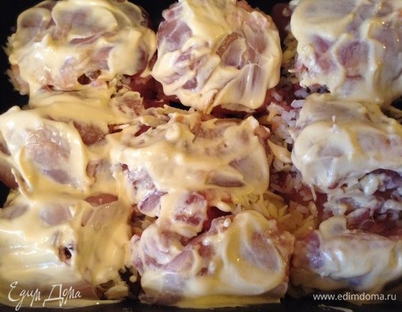 Смазать майонезом и поставить в духовку, разогретую до 200 гр. на 45-50 минут.