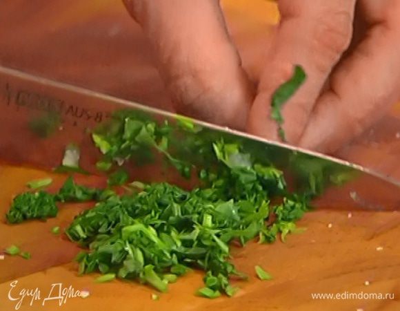 Тархун мелко порубить.