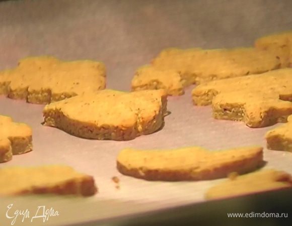 Выпекать в разогретой духовке 7–8 минут.