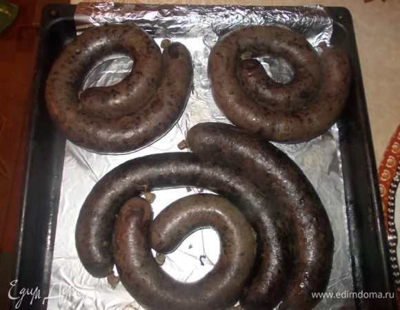 Когда сварите всю колбасу, переложить на противень и зажарьте в духовке, при 250 С 20-30 минут. 