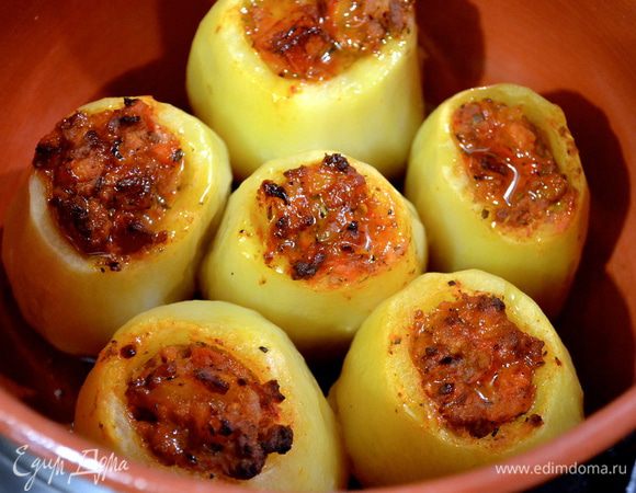 Как только картофель будет готов, поставить его в разогретую духовку, в режим верхнего гриля на 15 минут, до зарумянивания...  