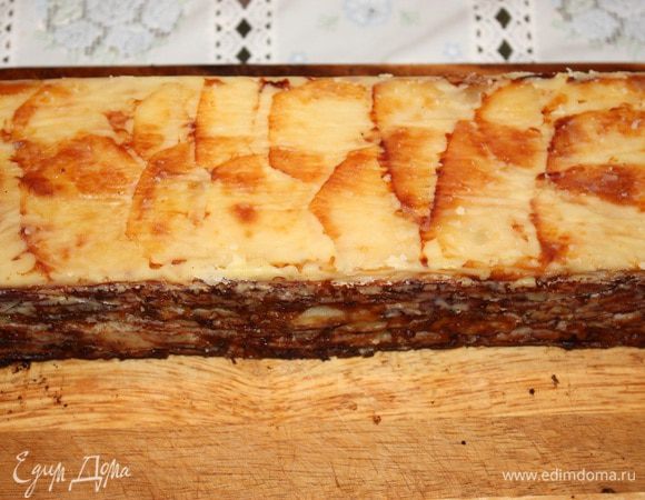 Когда картофель полностью остыл под прессом ( у меня на это ушло около 2 часов), убираем пресс и ставим форму с картофелем в морозилку на 2 часа.
