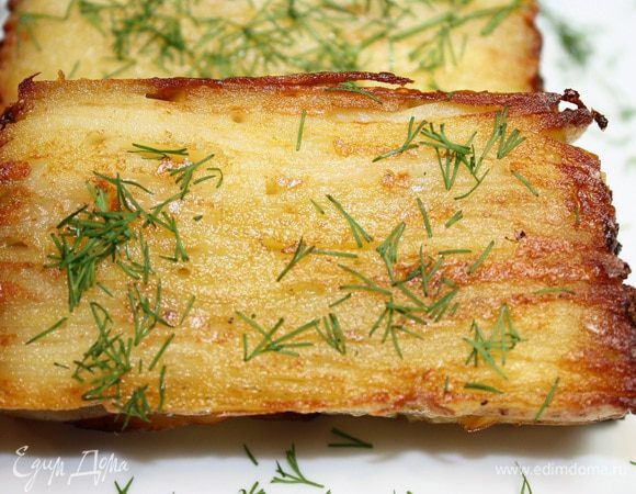 Каждый кусочек обжариваем на растительном масле.