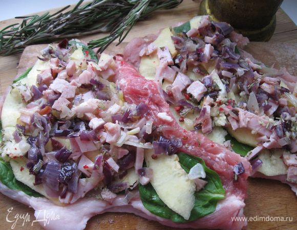 Выложить начинку.